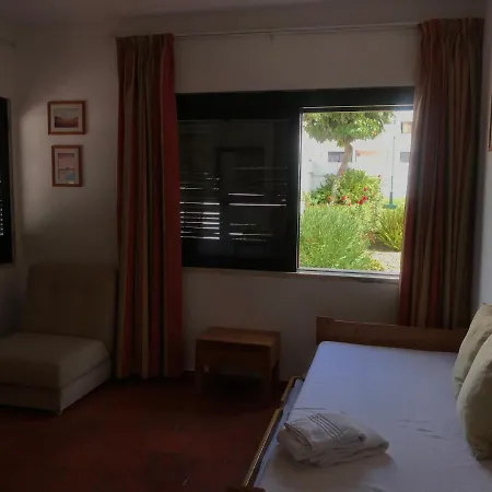 Comfortable At * Αλμπουφέιρα